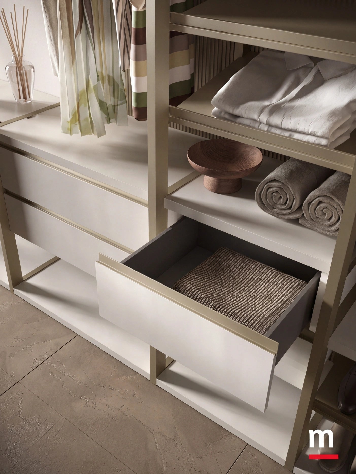 Shoulder Cabins Antares Linear Walk-in Closet A121