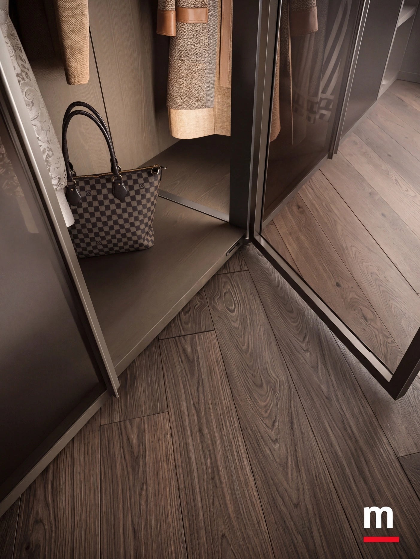 Shoulder Cabins Antares Walk-in Closet with Central Island A122